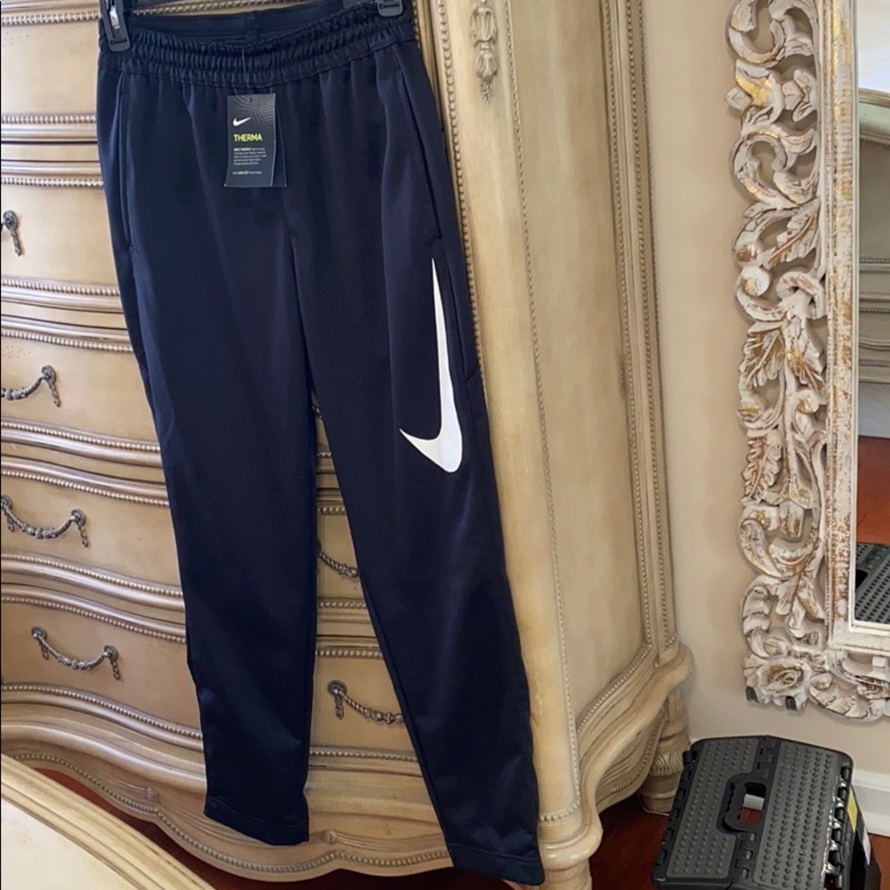 New with tags Nike Therma pants